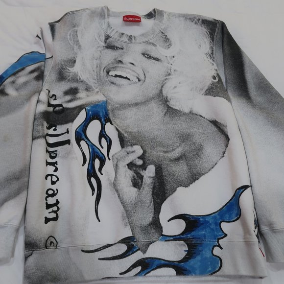 Naomi Crewneck 2024 | towncentervb.com